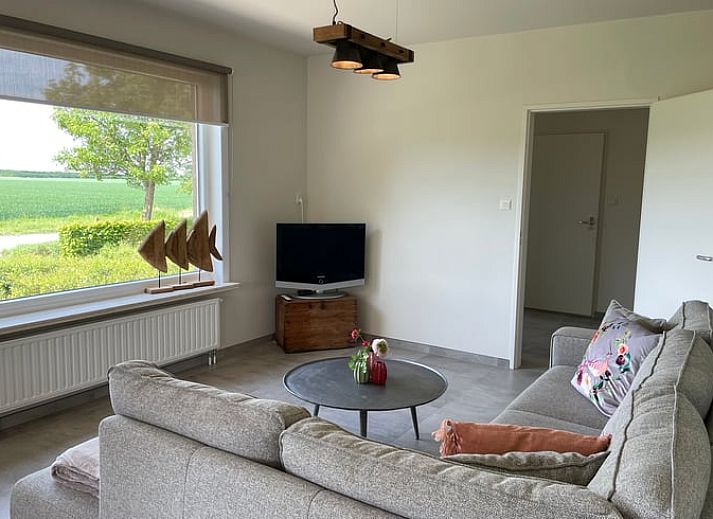 Ruime tuin bij Vakantiehuisje in Aardenburg, Zeeuws-Vlaanderen, biedt rust en privacy in een groene omgeving.