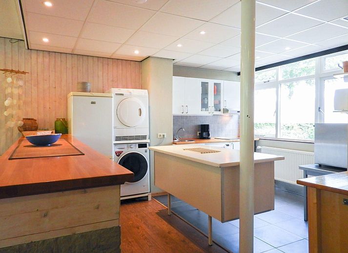 VZ039 Groepsaccommodatie Sluis, achteraanzicht met ruime tuin in Zeeuws-Vlaanderen.