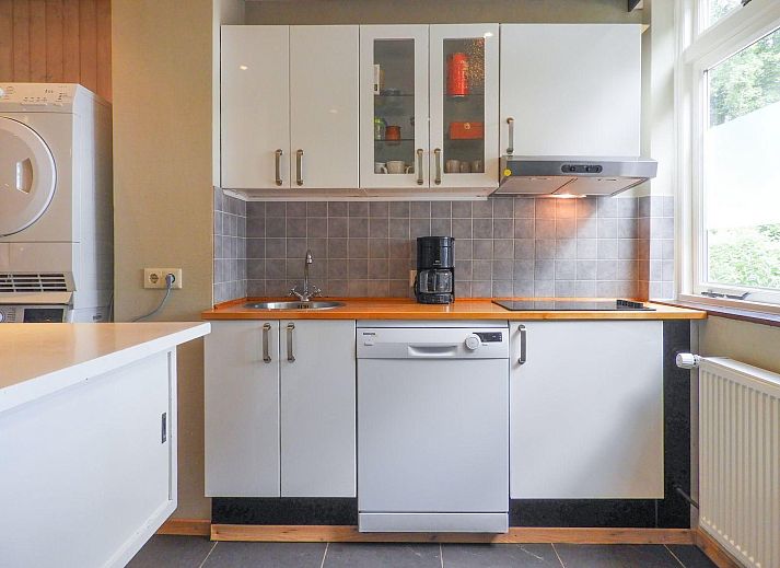 VZ039 Groepsaccommodatie Sluis, achteraanzicht met ruime tuin in Zeeuws-Vlaanderen.