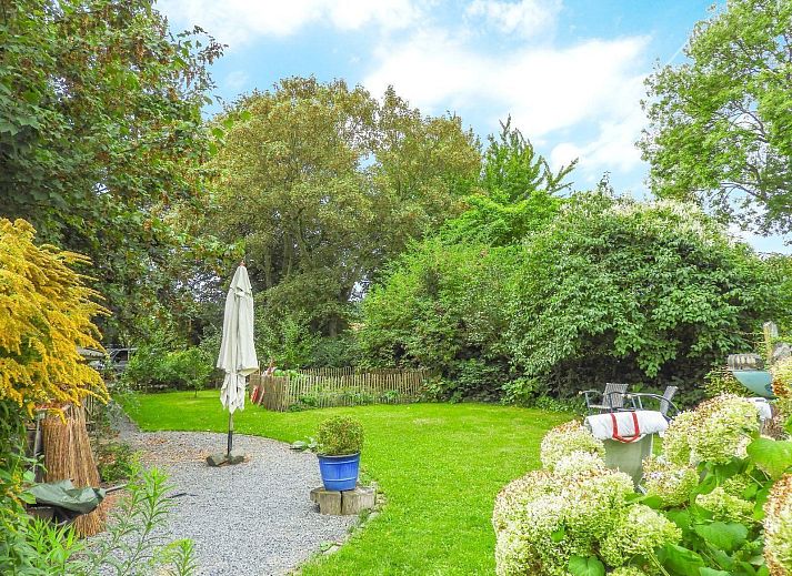 Spacious indoor space in VZ052 Apartment Sluis, Sluis, Zeeuws-Vlaanderen with wooden beams and comfortable seating.