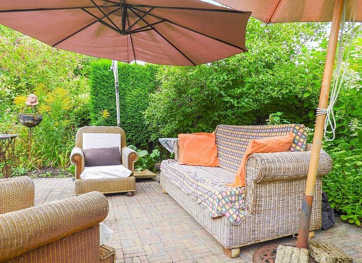 Exterior of VZ052 Apartment Sluis in Sluis, Zeeuws-Vlaanderen, surrounded by lush garden.