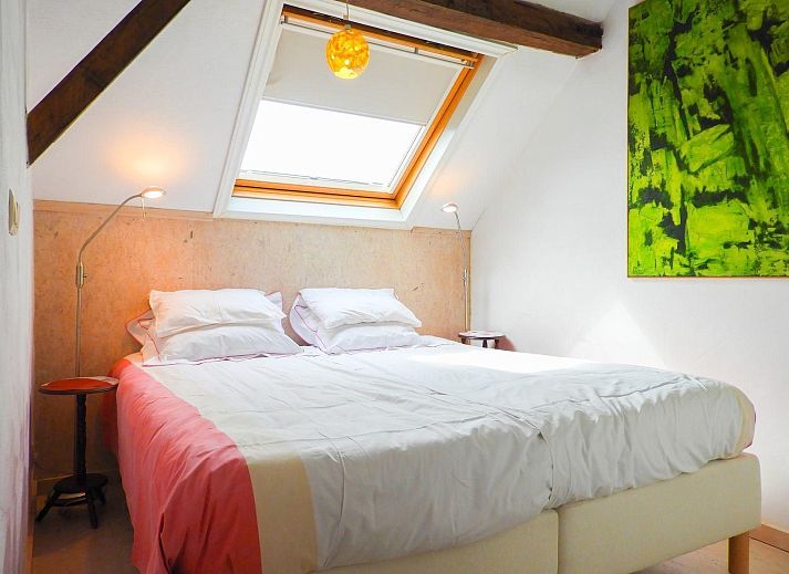 Cozy garden at VZ052 Apartment Sluis in Sluis, Zeeuws-Vlaanderen with parasol and seating area.