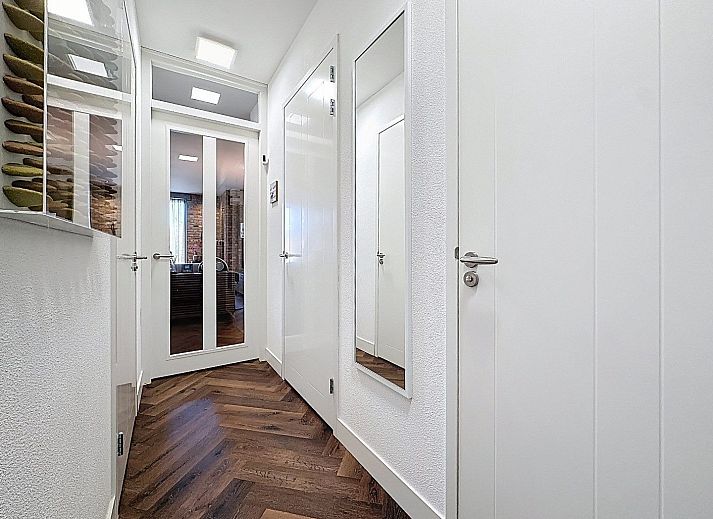 Stilvolles Wohnzimmer in Apartment in Sluis, mit modernen Mbeln in Sluis, Zeeuws-Vlaanderen, Zeeland.