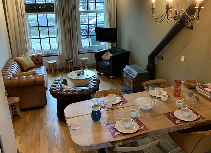 Kitchen overlooking terrace at Klein Herenhuis aan de Kaai in Sluis, Zeeuws-Vlaanderen, vacation home with unique charm.