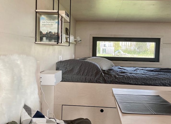 Vakantiehuis in Philippine in de avondzon, omgeven door weelderige natuur in Zeeuws-Vlaanderen, Zeeland.