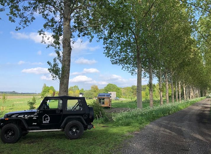 Binnenruimte van Vakantiehuis in Philippine met moderne inrichting en uitzicht op Zeeuwse landschappen.