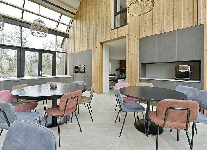 Freistehendes Haus in Nieuwvliet, Zeeuws-Vlaanderen: Genieen Sie die grozgige Terrasse und die moderne Architektur dieses Ferienhauses in Zeeland.