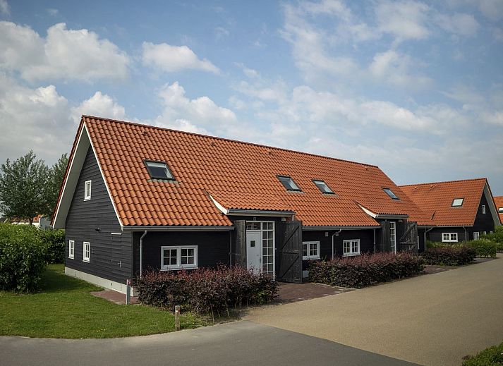 Guest house 631625 • Bungalow Zeeuws-Vlaanderen • Strand Resort Nieuwvliet-Bad | 22-persoons boerderij | 22C 