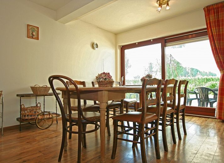 Ferienhaus De Dorsvloer in Eede, Zeeuws-Vlaanderen, mit grossem Aussenbereich und gruener Umgebung.