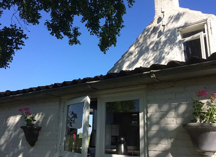 Authentieke vakantiewoning in Walsoorden, Zeeuws-Vlaanderen, met charmant terras en landelijke omgeving.