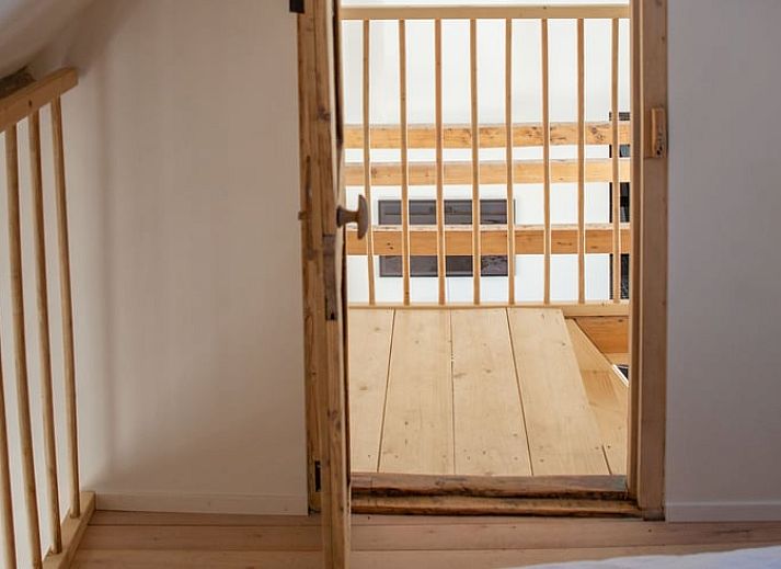 Moderne Kueche im Ferienhaus Walsoorden, Zeeuws-Vlaanderen, mit stilvoller Einrichtung.