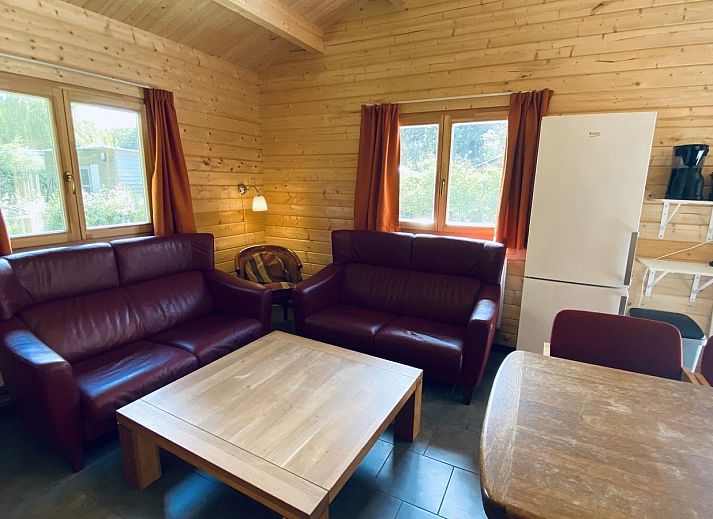 Holzferienhaus VZ850 in Ossenisse, Zeeland mit Terrasse und Garten.