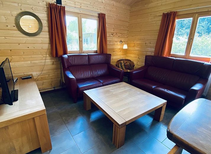 Holzferienhaus VZ850 in Ossenisse, Zeeland mit Terrasse und Garten.