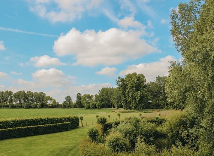 Dining area in Holiday Home in Retranchement, Zeeuws-Vlaanderen, with modern kitchen facilities.