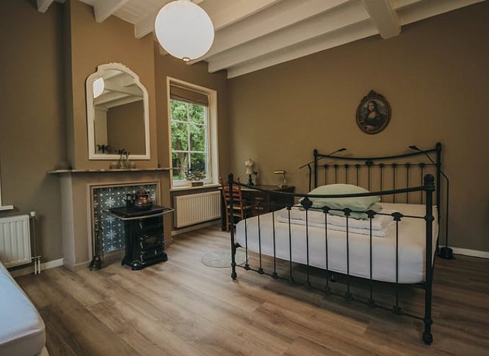 Ruim terras met zitgelegenheid bij Huisje in Retranchement, ideaal voor buiten dineren in Zeeland.