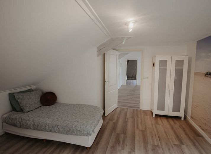 Stijlvolle keuken in vakantiehuis Huisje in Retranchement, Zeeuws-Vlaanderen, met moderne apparatuur.