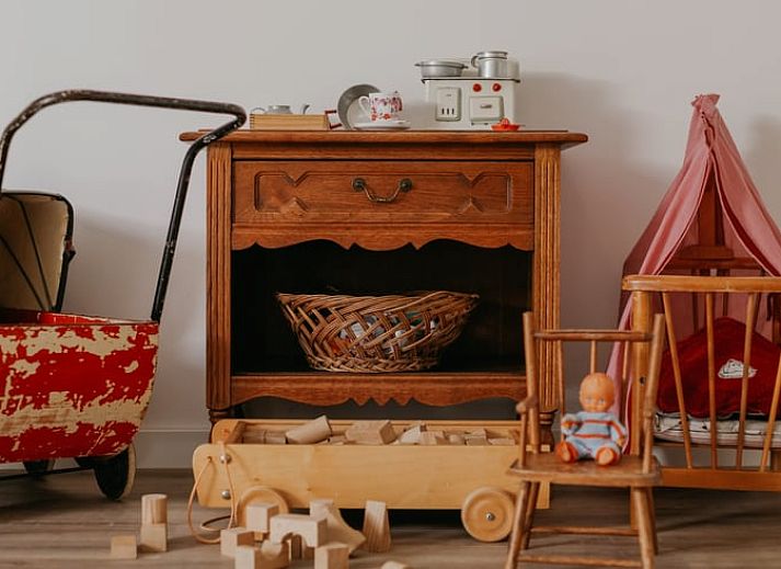 Lichte keuken met uitzicht in Huisje in Retranchement, perfect voor kookliefhebbers in Zeeland.