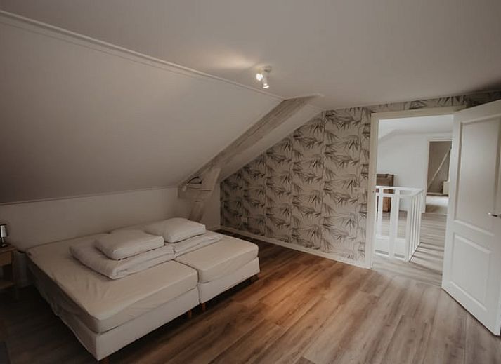 Lichte keuken met uitzicht in Huisje in Retranchement, perfect voor kookliefhebbers in Zeeland.