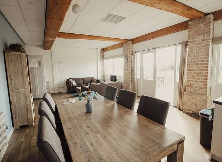 Vakantiehuisje in Retranchement met rode dakpannen en terras in Zeeuws-Vlaanderen, Zeeland.