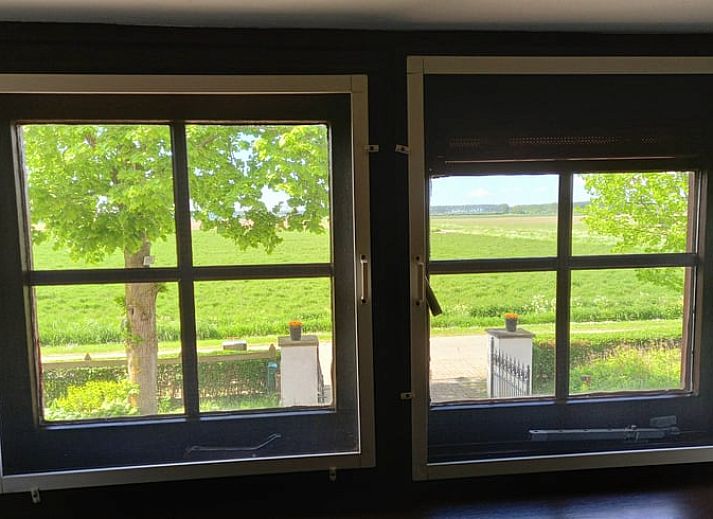 Prachtige regenboog boven Vakantiehuisje in IJzendijke, omgeven door natuur.