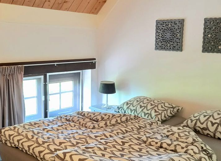 Prachtige regenboog boven Vakantiehuisje in IJzendijke, omgeven door natuur.