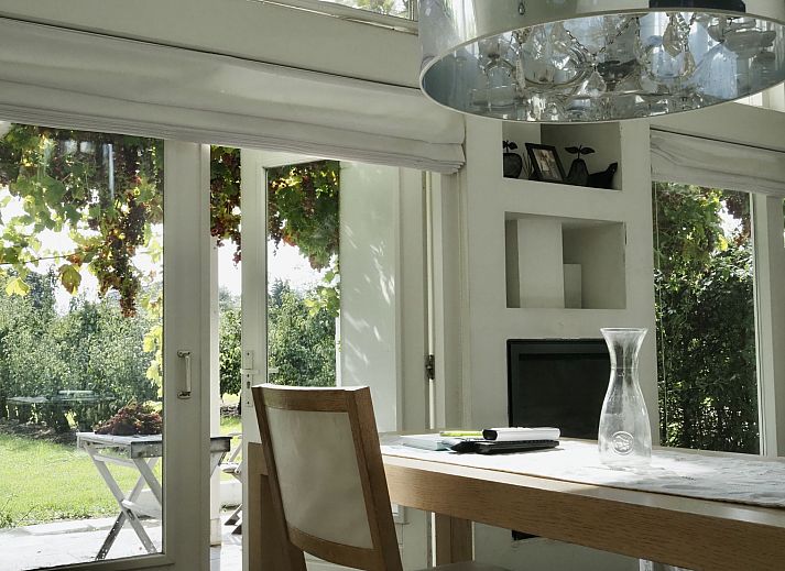 Modern kitchen with a view of nature in Holiday Home De Orangerie, Zaamslag, Zeeuws-Vlaanderen.