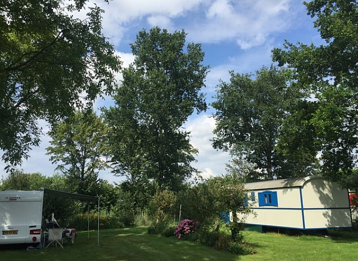 Gemuetliche Kueche in Cottage in Zaamslag, Ferienhaus in Zaamslag, Zeeuws-Vlaanderen, mit Blick auf die Natur.