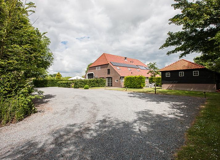 Holiday home in Biervliet, Zeeuws-Vlaanderen, surrounded by lush nature, ideal for a relaxing stay in Zeeland.