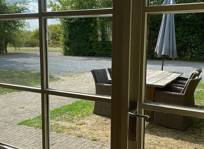 Holiday home in Biervliet, Zeeuws-Vlaanderen, surrounded by lush nature, ideal for a relaxing stay in Zeeland.