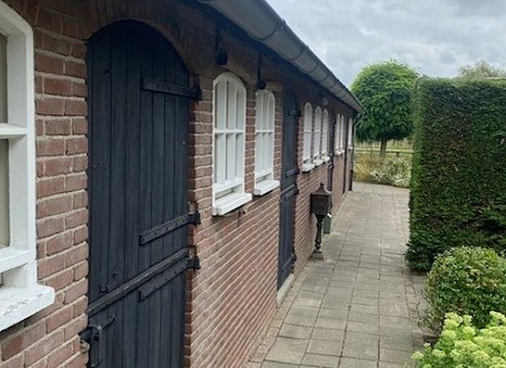 Holiday home in Biervliet, Zeeuws-Vlaanderen, surrounded by lush nature, ideal for a relaxing stay in Zeeland.