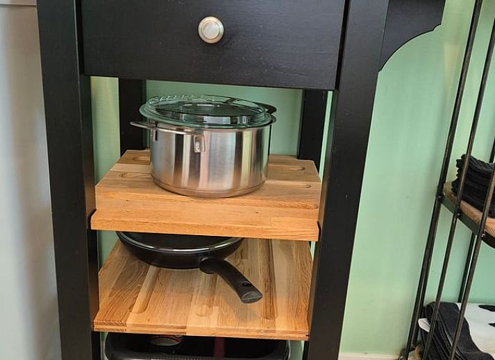 Essbereich im Ferienhaus in Ovezande, Sued-Beveland, mit viel natuerlichem Licht und gemuetlicher Atmosphaere.