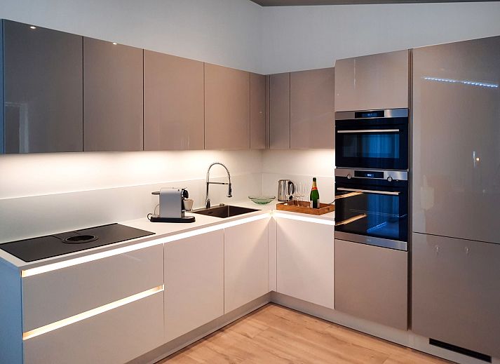 Cozy living room in Holiday home Ruisweg 83, Wemeldinge, overlooking the garden.