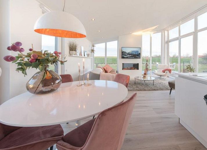 Vacation home Waterresort Oosterschelde house no. 73 in Wemeldinge, South Beveland with modern veranda and terrace.