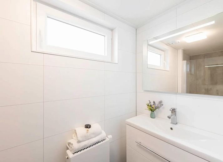 Ferienhaus Waterresort Oosterschelde in Wemeldinge, Zeeland, mit schoenem Blick auf die Natur von der Terrasse aus.