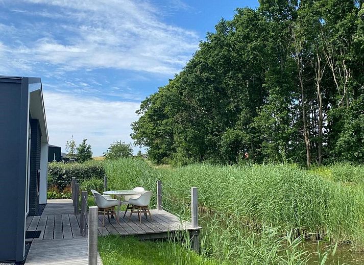 Stilvolles Esszimmer im Ferienhaus Waterresort Oosterschelde, Hausnummer 97, in Wemeldinge, ideal fuer gemuetliche Abendessen.