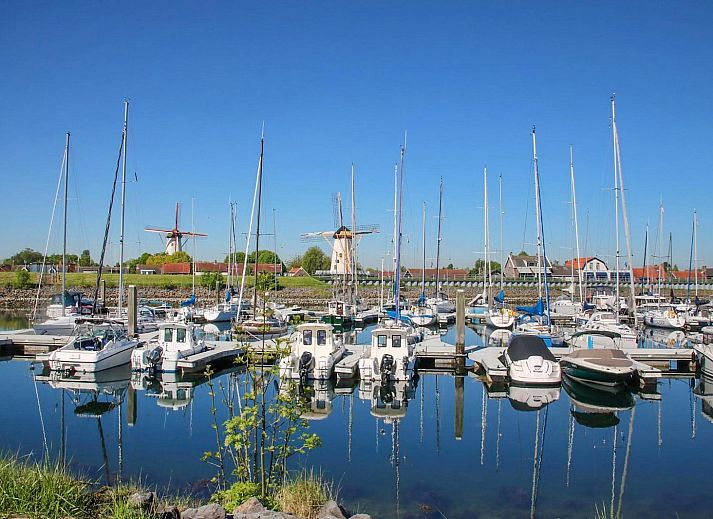 Modernes Wohnzimmer im Ferienhaus Waterresort Oosterschelde, Haus Nr. 97, in Wemeldinge, mit gemuetlicher Sitzecke.