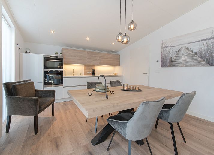 Vakantiehuis Ruisweg 76 in Wemeldinge met zonnig terras en moderne uitstraling.