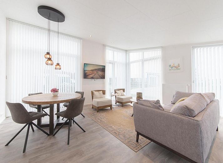 Aussenansicht des Ferienhauses Waterresort Oosterschelde, Haus Nr. 77 in Wemeldinge, Zeeland, mit moderner Architektur.