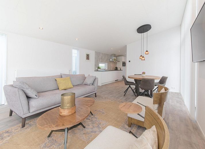 Aussenansicht des Ferienhauses Waterresort Oosterschelde, Haus Nr. 77 in Wemeldinge, Zeeland, mit moderner Architektur.