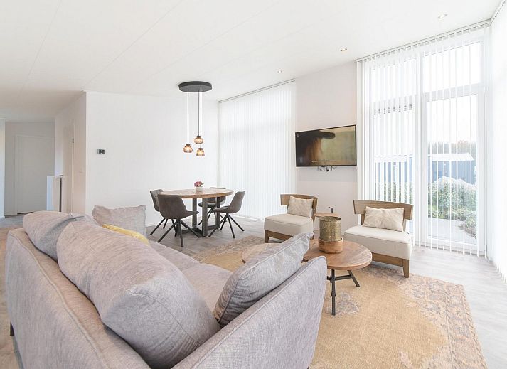 Aussenansicht des Ferienhauses Waterresort Oosterschelde, Haus Nr. 77 in Wemeldinge, Zeeland, mit moderner Architektur.