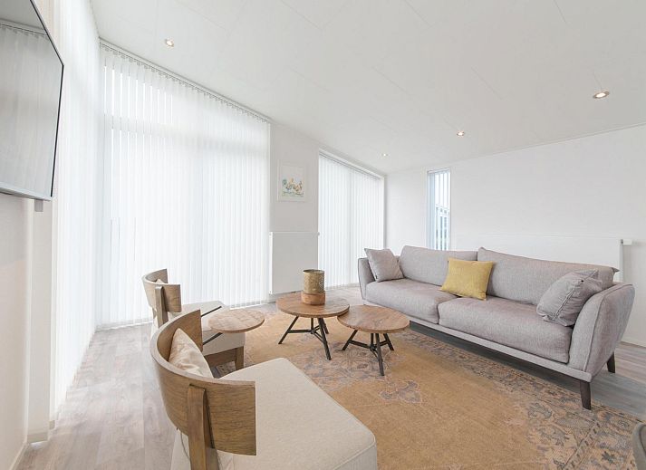 Aussenansicht des Ferienhauses Waterresort Oosterschelde, Haus Nr. 77 in Wemeldinge, Zeeland, mit moderner Architektur.