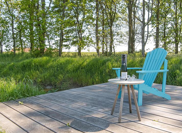 Geraeumige Sitzecke im Ferienhaus Waterresort Oosterschelde Haus Nr. 91, Wemeldinge, mit moderner Einrichtung und grossen Fenstern.