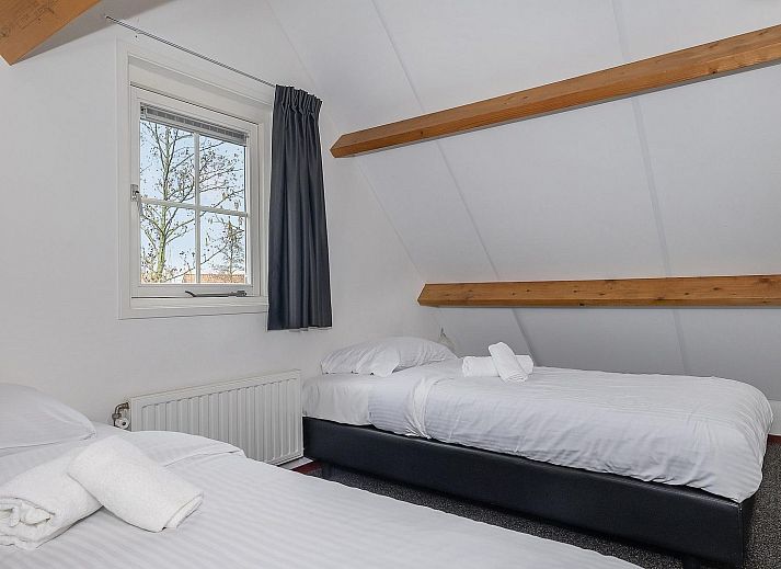 Luchtfoto van 5-persoons Zeeuwse Cottage in Wemeldinge, vakantiehuis met uitzicht op de kust van Zuid-Beveland, Zeeland.