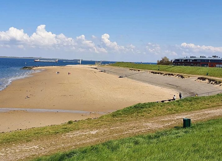 Veranda of 4-person Premium Zeeland Cottage in Wemeldinge, vacation home with garden in South Beveland, Zeeland.