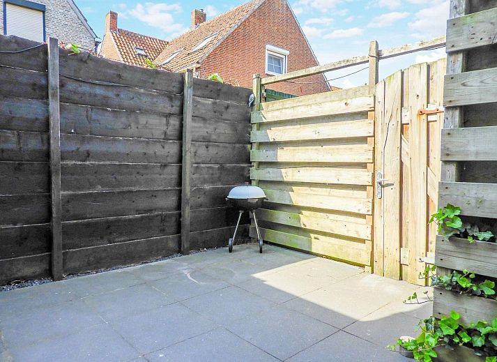 Gemuetliche Terrasse am Ferienhaus VZ417 Wemeldinge in Zeeland, ideal fuer Mahlzeiten im Freien.