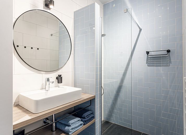 Moderne Kueche im Ferienhaus ZE1455, Wemeldinge, Zeeland mit Essecke.