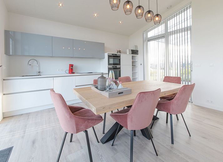 Veranda of Holiday home Ruisweg 59 in Wemeldinge, Zeeland overlooking green fields.