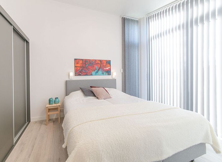 Veranda of Holiday home Ruisweg 59 in Wemeldinge, Zeeland overlooking green fields.