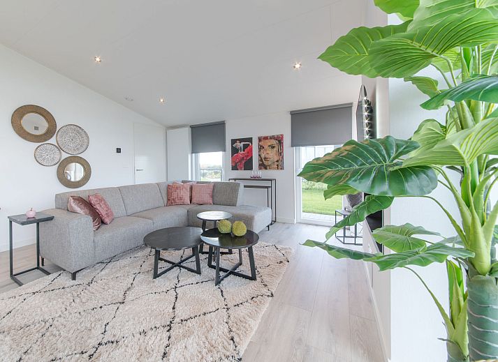 Modern living room in Holiday home Ruisweg 59, Wemeldinge, Zuid-Beveland with comfortable seating area.