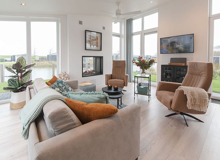 Ferienhaus Ruisweg 34 in Wemeldinge mit Terrasse am Wasser, ideal zum Entspannen in Zeeland.